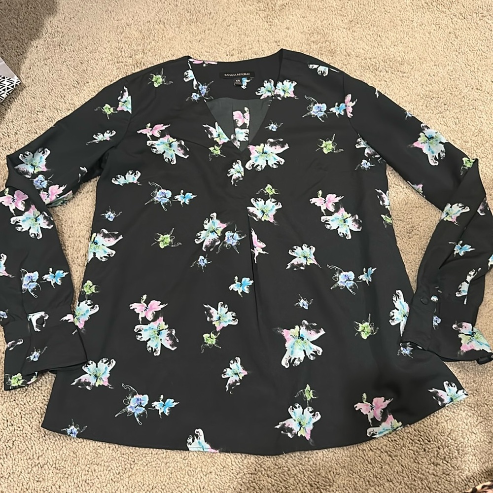 Banana Republic Flowy Black Floral V-Neck Women's Blouse